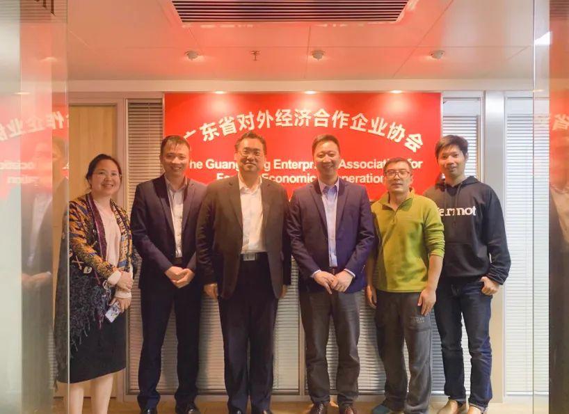 2 月 10 日 廣東省對外經濟合作企業(yè)協(xié)會駐莫斯科代表處首席代表&俄羅斯粵商會會長孫繼業(yè)、秘書長于超先、秘書長李欽武、正睿咨詢集團商業(yè)服務中心總經理武文盛（左3）、項目總監(jiān)譚懿（左2）合影