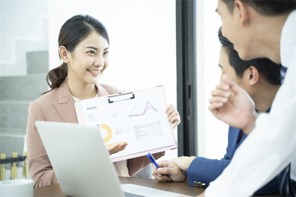 績效評估與反饋：客觀評估，持續(xù)改進