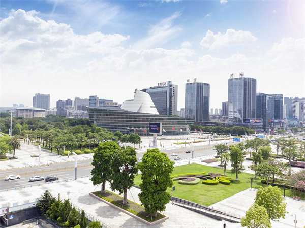 東莞企業(yè)成長路上，管理咨詢?nèi)绾纬蔀榧铀倨鳎? title=
