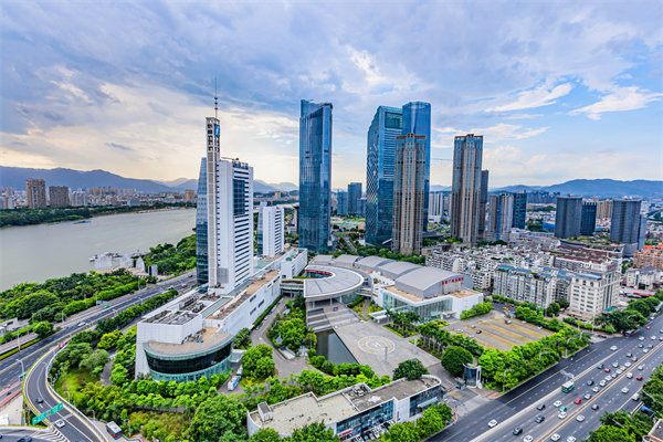 企業(yè)如何借助福州咨詢公司把握市場(chǎng)趨勢(shì)與機(jī)遇？