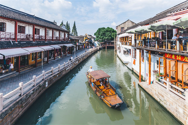 以文化賦能經(jīng)濟社會發(fā)展，企業(yè)營銷管理對此有何啟發(fā)？
