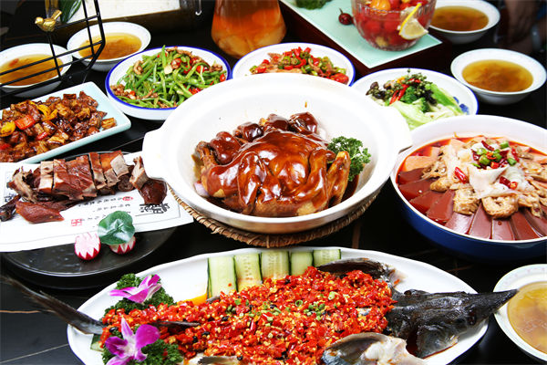 今年擴(kuò)消費(fèi)怎么干？各大企業(yè)如何根據(jù)政策發(fā)力？