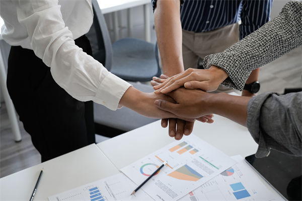 跨文化管理對企業(yè)全球化戰(zhàn)略實施的影響及應對策略？