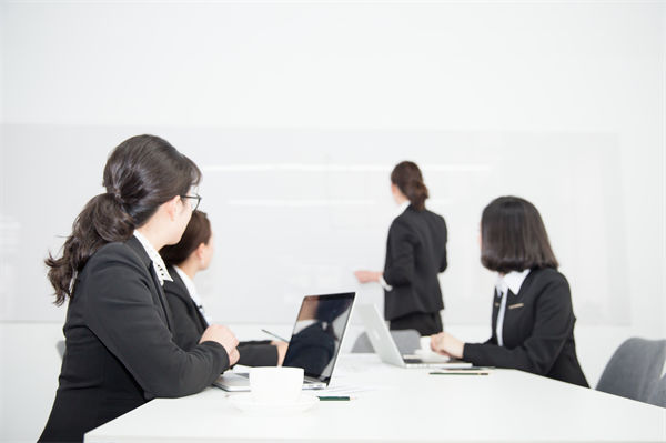 員工培訓(xùn)無效、成長(zhǎng)慢，人力資源管理怎樣定制高效方案？